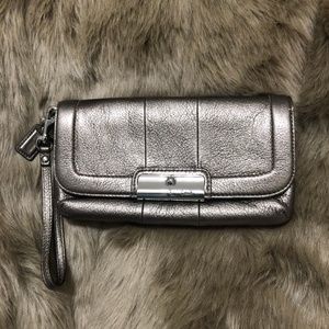 Coach Metallic Wristlet, Emerald Interior